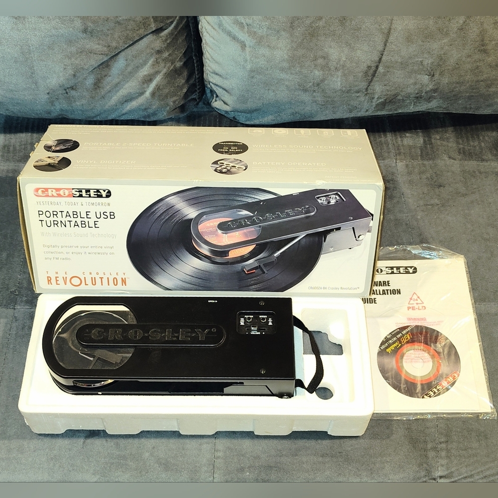 NEW CROSLEY'S REVOLUTION 2-SPEED COMPACT PORTABLE USB VINYL RECORD TURNTABLE